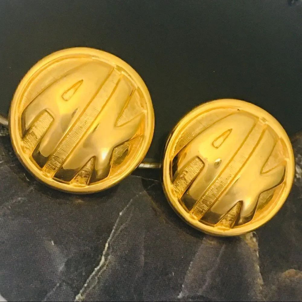 Vintage ANNE KLEIN iconic Dome Monogram Initial AK Gold Earrings 4236